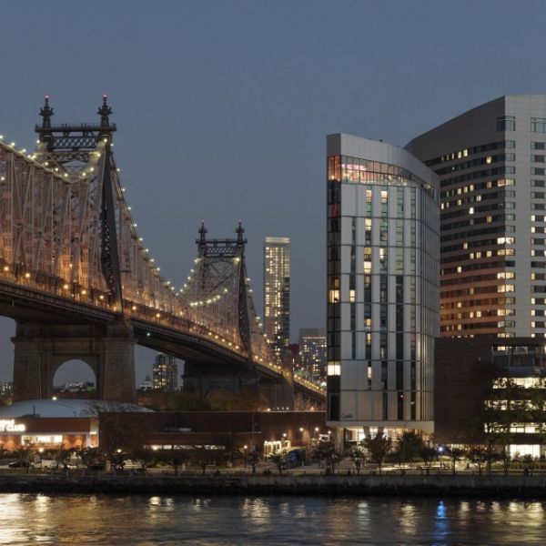 Skyline of Cornell Tech with Manhattan in background